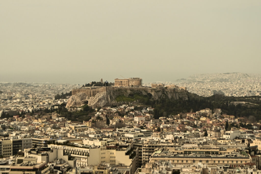 Καιρός: Ανατροπή τη Μεγάλη Πέμπτη – Έρχεται μεγάλο κύμα αφρικανικής σκόνης
