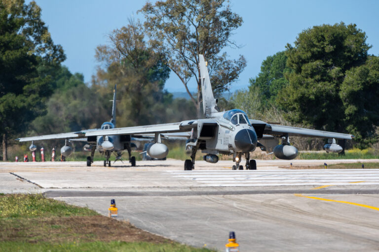 Ασπίδα του Αχιλλέα: Το νέο δόγμα αποτροπής - Σε νέα εποχή οι Ένοπλες Δυνάμεις με νέες φρεγάτες, δορυφόρο κι εξοπλισμούς