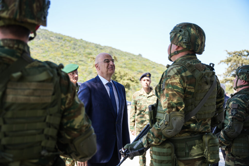 Δένδιας από τη Λέσβο: Στο επίκεντρο της «Ατζέντας 2030» το ανθρώπινο δυναμικό των Ενόπλων Δυνάμεων