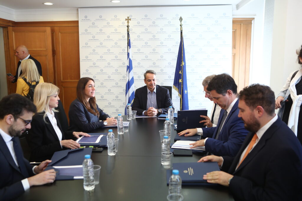 Στο υπουργείο Κοινωνικής Συνοχής και Οικογένειας ο Κυριάκος Μητσοτάκης – Στεγαστικό και δημογρ