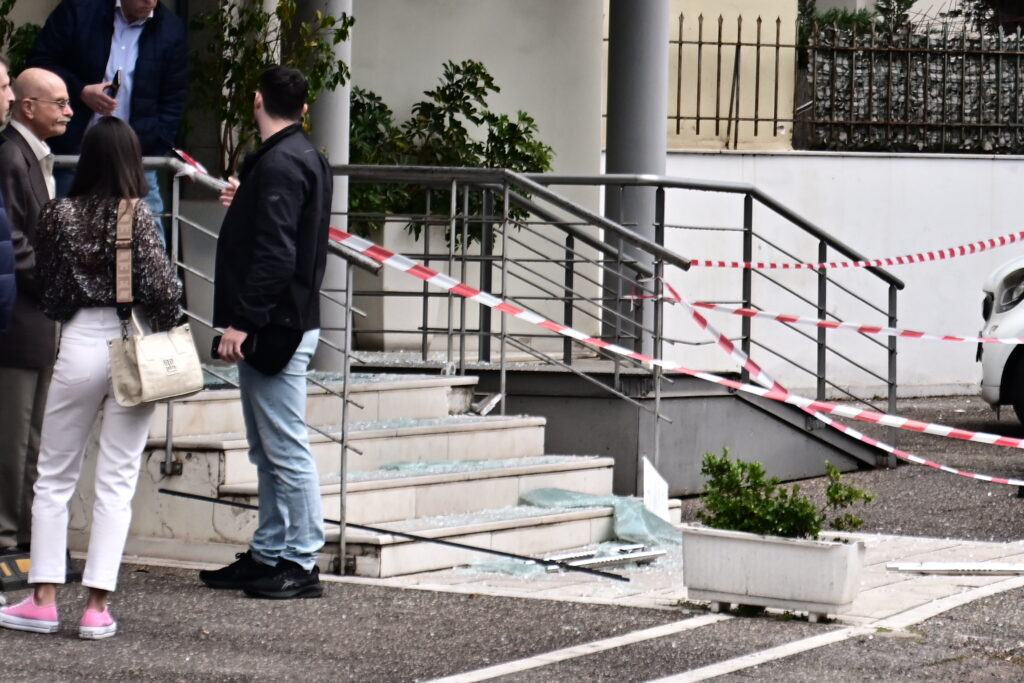 Μαφιόζικη επίθεση στο Χαλάνδρι: Ποιος είναι το θύμα – Σοκάρουν οι μαρτυρίες αυτοπτών μαρτύρων