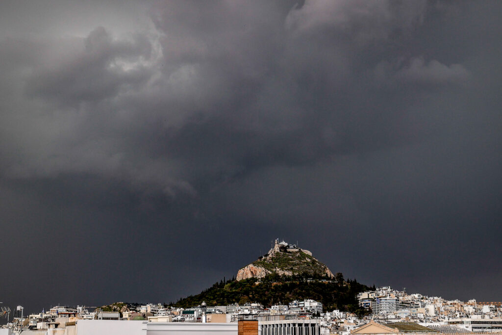 Καιρός: Άστατος με βροχές και καταιγίδες – Πόσο θα διαρκέσουν τα φαινόμενα – Ο καιρός τη