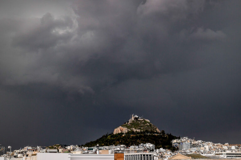 Καιρός: Άστατος με βροχές και καταιγίδες – Πόσο θα διαρκέσουν τα φαινόμενα – Ο καιρός της Πρωτομαγιάς