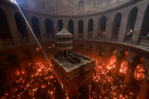 Άγιο Φως: Έγινε η Τελετή Αφής στα Ιεροσόλυμα - Πότε αναμένεται στην Αθήνα