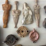 Κρήτη: Εξάρθρωση κυκλώματος αρχαιοκαπηλίας με 45 αρχαία κυκλαδικά ειδώλια – Πέντε συλλήψεις [εικόνες – βίντεο]