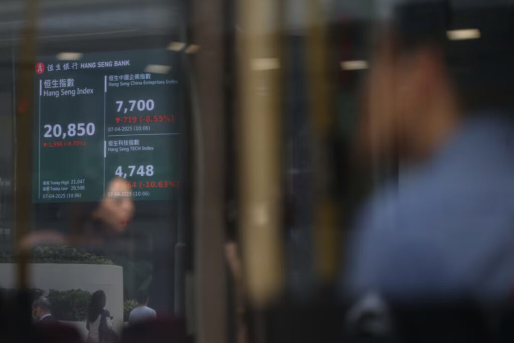 ΗΠΑ: Καταρρέει το χρηματιστήριο – Πανικός στις αγορές – «Μερικές φορές πρέπει να παίρνεις το φάρμακό σου» λέει ο Τραμπ