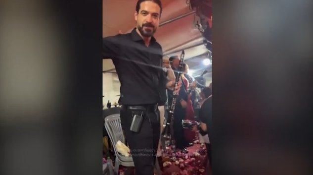 Άρης Μουγκοπέτρος: «Αυτός μου έδωσε την κροτίδα» – Στιγμές πανικού μετά τον τραυματισμό – Βίντεο ντοκουμέντο