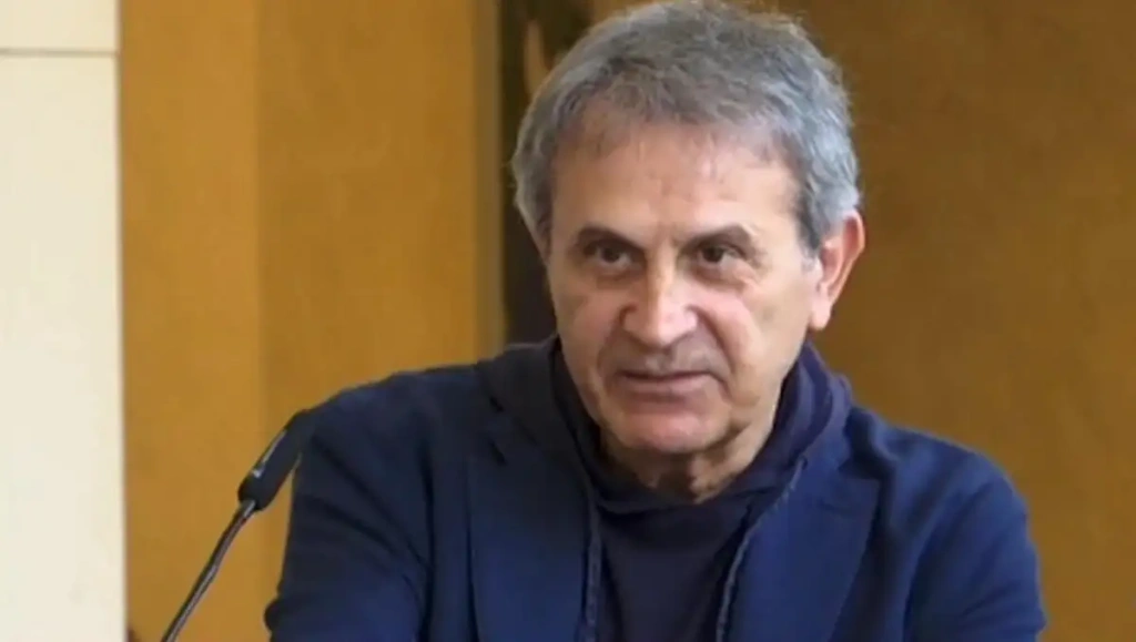 Γιώργος Νταλάρας: Αποκαλυπτικός ο μεγάλος καλλιτέχνης – «Με τη σύζυγο μου τσακωνόμαστε γιατί δεν έχω πολλούς φίλους – Είμαι λίγο περίεργος»