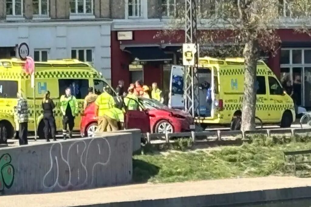 Δανία: Αυτοκίνητο έπεσε πάνω σε πλήθος στην Κοπεγχάγη – 5 τραυματίες [Εικόνες]