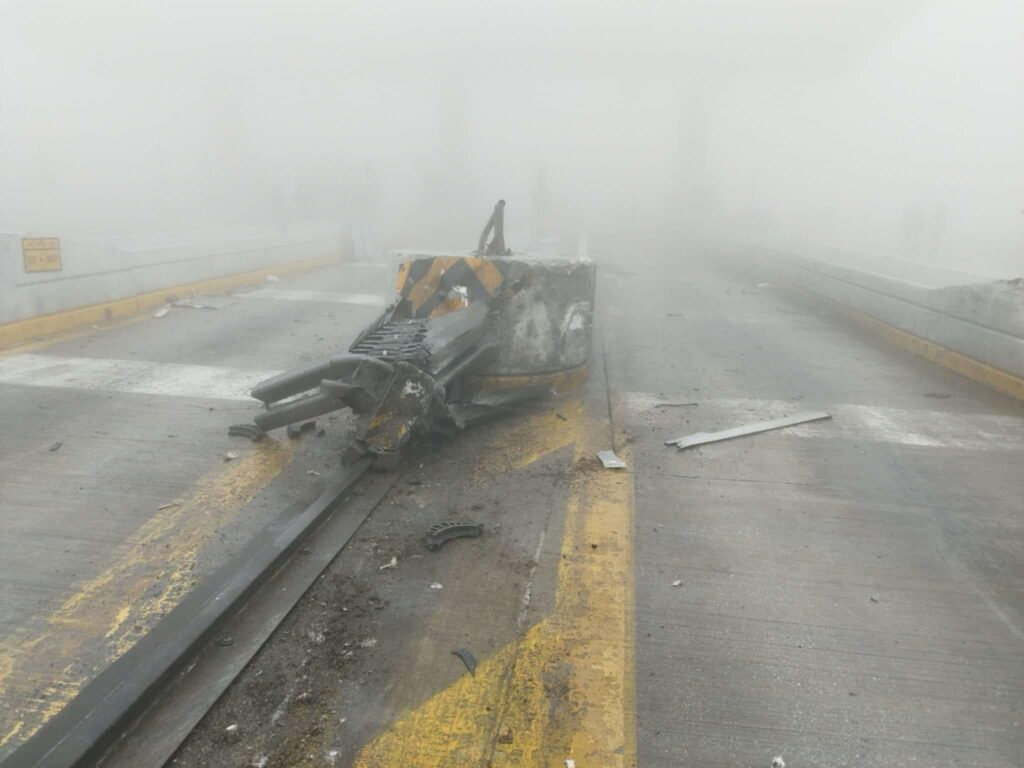 Πώς έγινε η τραγωδία στα διόδια Πολυμύλου: Αυτοκίνητο έκανε όπισθεν στη λωρίδα του e-pass και έπεσαν πάνω του το δεύτερο ΙΧ και το φορτηγό