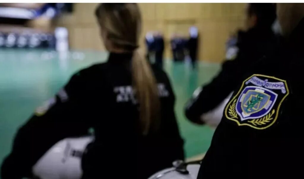 «Έσπασε» τη σιωπή της η αστυνομικός με τη χλιδάτη ζωή σε Μύκονο και Ντουμπάι