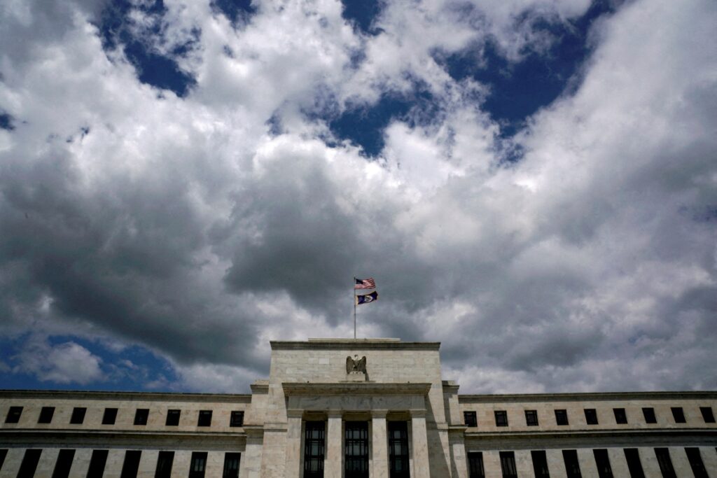Fed: Διατήρησε σταθερά τα επιτόκια για πρώτη φορά από τον Ιούλιο
