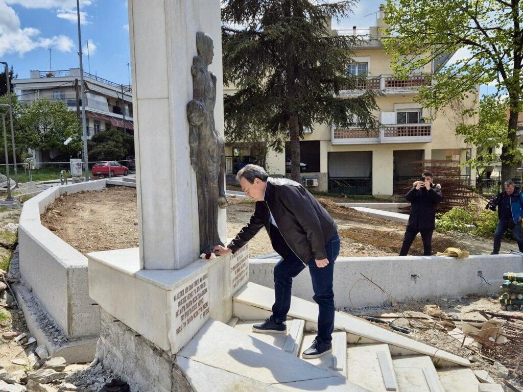 Η επίσκεψη του Φάμελλου, στον τόπο που βρέθηκαν λείψανα εκτελεσμένων αγωνιστών στο Γεντί Κουλέ