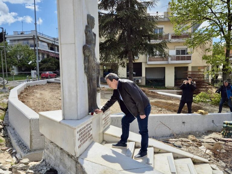 Η επίσκεψη του Φάμελλου, στον τόπο που βρέθηκαν λείψανα εκτελεσμένων αγωνιστών στο Γεντί Κουλέ