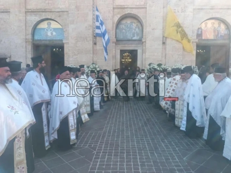 Κηδεία Μητροπολίτη Κυδωνίας και Αποκόρωνου Δαμασκηνού – Στο πλευρό του πλήθος πιστών και Αρχών