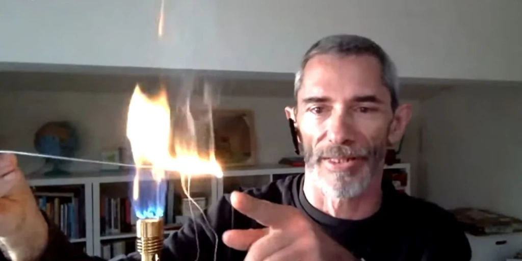 Κώστας Λακαφώσης: Το live πείραμα με τα έλαια σιλικόνης – «Ποτέ δεν είπα για παράνομο φορτίο»