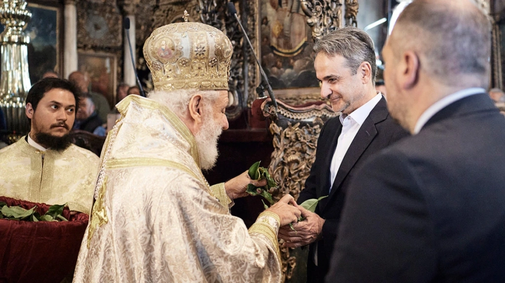 Μητσοτάκης: Η συνομιλία του με τον Μητροπολίτη Δωρόθεο στην πρώτη Ανάσταση – «Σηκώνετε τις ευθύνες του έθνους ολόκληρου»