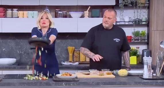 Φαίη Σκορδά: Χάος στην κουζίνα του Buongiorno – «Έριξε» τη μακαρονάδα του Σκαρμούτσου – Η αντίδραση του [βίντεο]