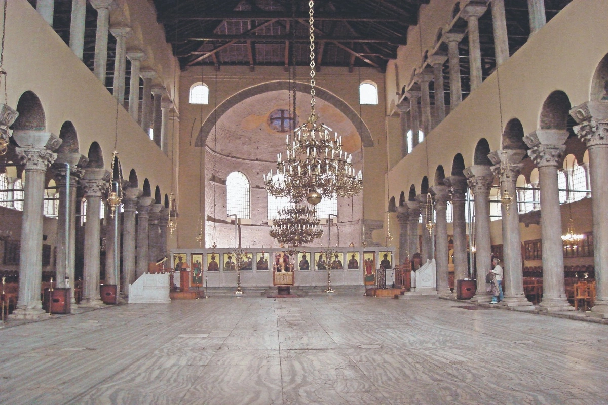 O ναός της Παναγίας Αχειροποιήτου αποτελεί εξαίσιο αρχιτεκτόνημα του τέλους του 5ου αιώνα και μείζον μνημείο βυζαντινής τέχνης.