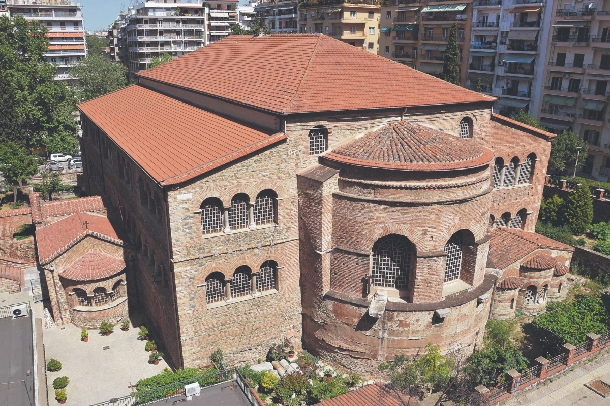 O ναός της Παναγίας Αχειροποιήτου αποτελεί εξαίσιο αρχιτεκτόνημα του τέλους του 5ου αιώνα και μείζον μνημείο βυζαντινής τέχνης.