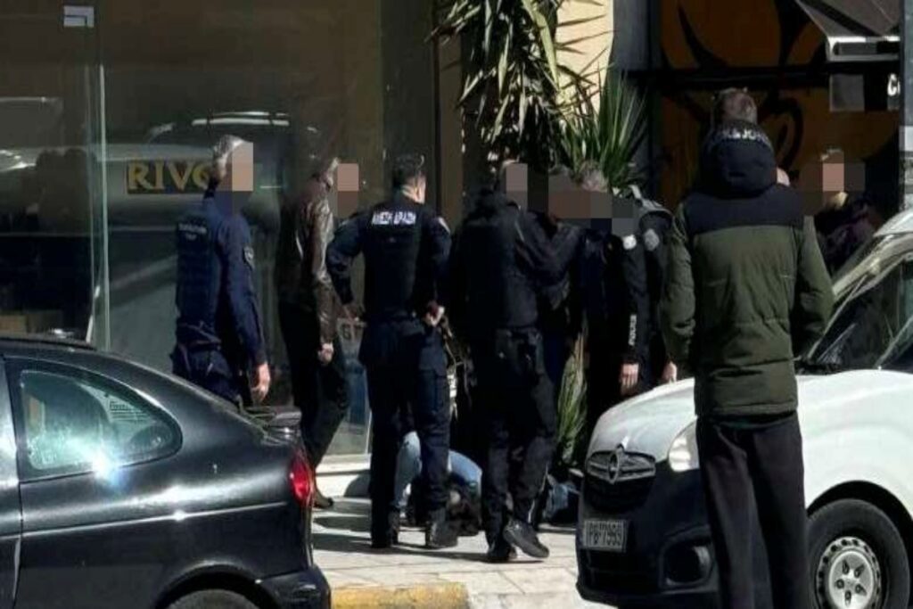 Ένοπλη ληστεία στην Πάτρα: Με δυο όπλα και «κεφαλοκλείδωμα» σε υπάλληλο απέσπασε χρήματα ο δράστης