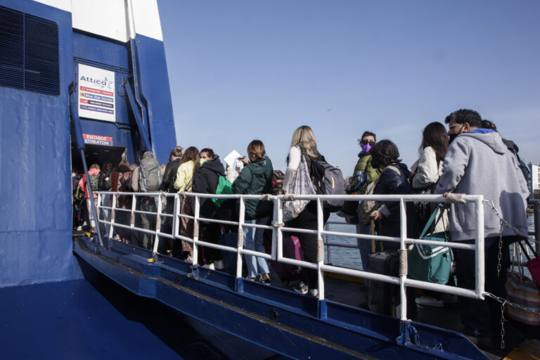 Πάσχα 2025: Υπάρχουν ακτοπλοϊκά εισιτήρια; – Σε ποια δρομολόγια γίνεται πανικός;