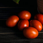 Κόκκινα αβγά τη Μεγάλη Πέμπτη – Το έθιμο που έμεινε ζωντανό και η συνταγή που πρέπει να ακολουθήσετε