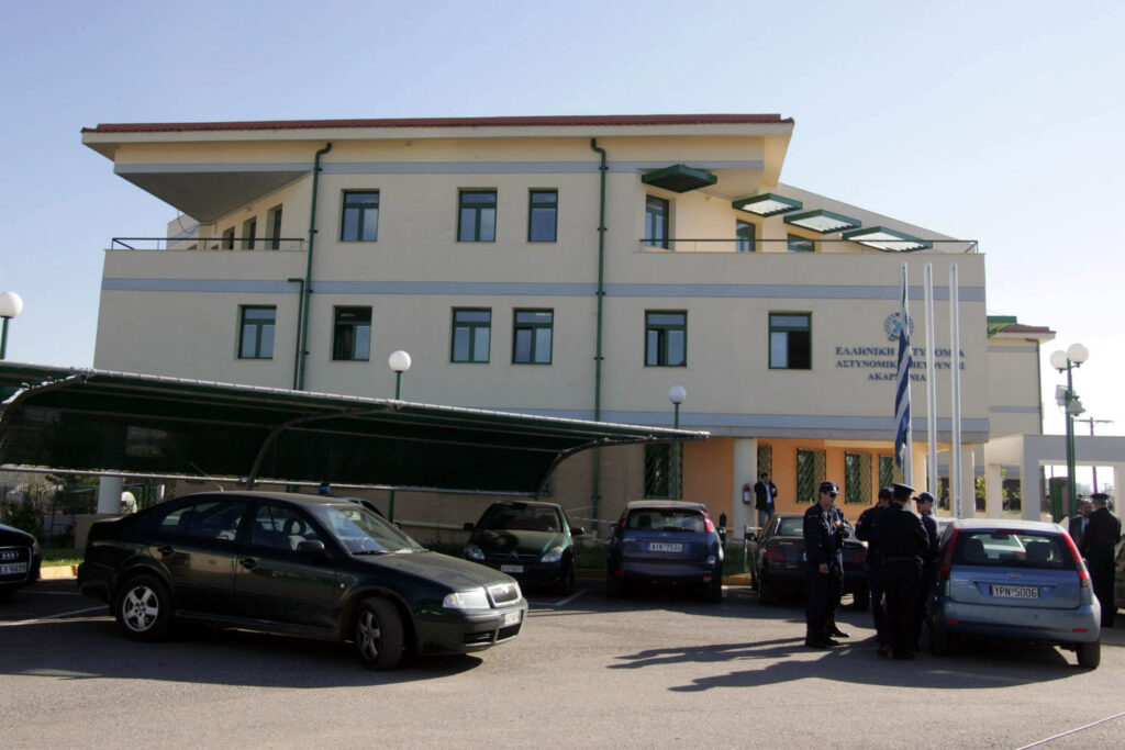 Αγρίνιο: Συνελήφθησαν 2 αστυνομικοί για την απόδραση κρατουμένων από τα κρατητήρια
