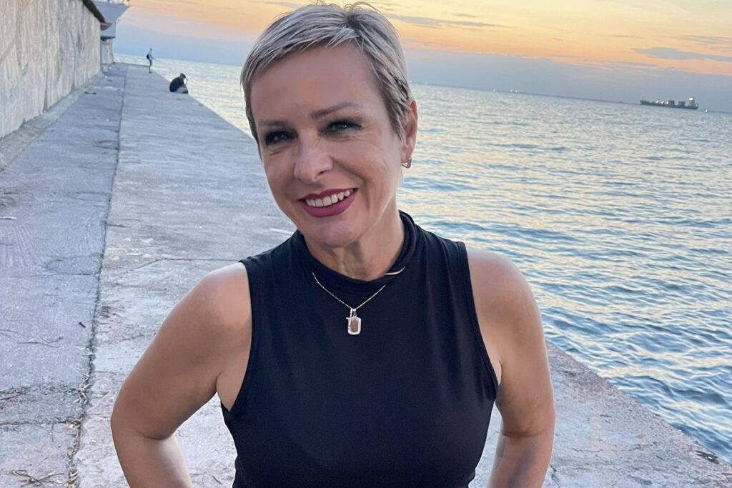 Σούζυ Καζαντζίδου: Σπαραγμός στο τελευταίο αντίο στη δημοσιογράφο [βίντεο]
