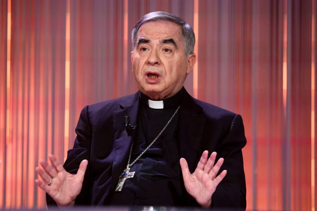 Βατικανό: Αποχωρεί από το Κονκλάβιο ο καταδικασμένος καρδινάλιος Μπέτσιου – Τι του είχε ζητήσε