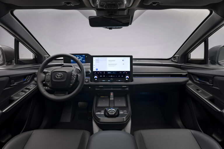 Στην Ελλάδα το νέο οικογενειακό SUV της Toyota – Με εγγύηση 1.000.000 χιλιόμετρα!