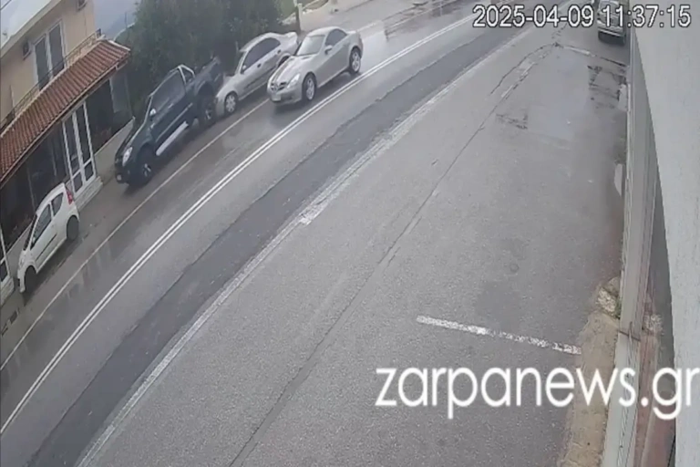 Χανιά: Οδηγός έκανε αναστροφή, προκάλεσε τροχαίο και έφυγε… χαλαρός [Βίντεο]