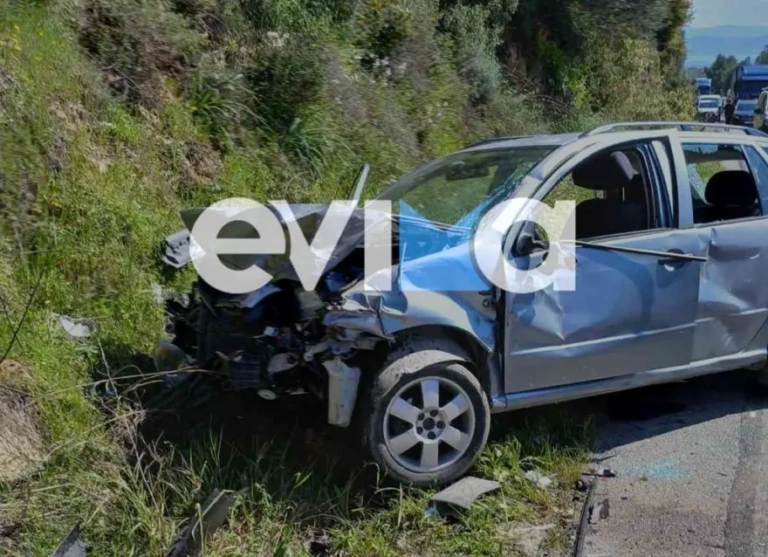 Τροχαίο στη Εύβοια: Σφοδρή σύγκρουση δυο οχημάτων- Τέσσερις τραυματίες [εικόνες]