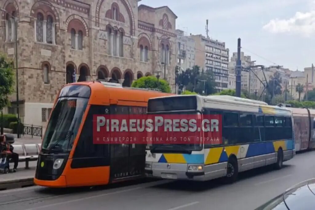 Πειραιάς: Τραμ συγκρούστηκε με λεωφορείο [εικόνες] 