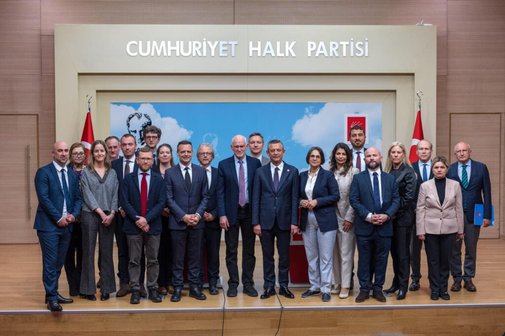 Τουρκία: Στο συνέδριο του CHP Παπανδρέου και Δούκας – «Ζητάμε την απελευθέρωση του Εκρέμ Ιμάμο