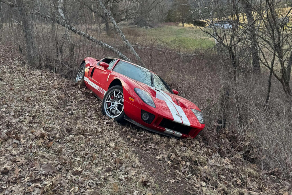 Τράκαρε το Ford GT του πατέρα του κυνηγώντας ένα Mazda ΜΧ-5