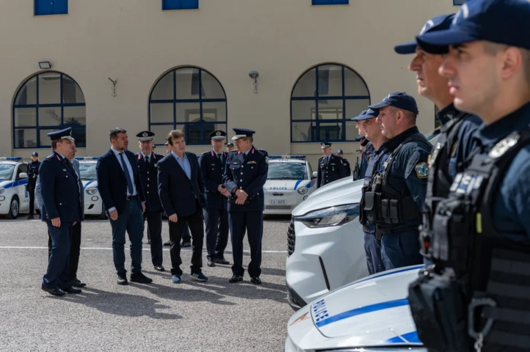 Δωρεά ηλεκτρικών οχημάτων από τη ΔΕΗ στην ΕΛ.ΑΣ. -Περιπολικά και ηλεκτρικά σκούτερ