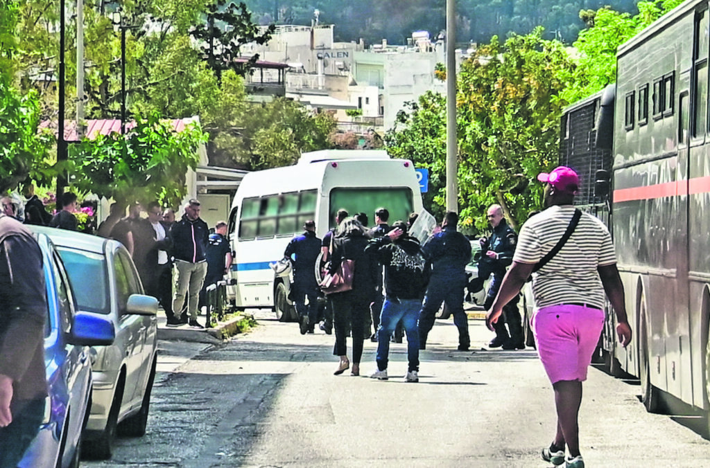 Επίθεση στη Νομική: Η Αντιτρομοκρατική στις έρευνες