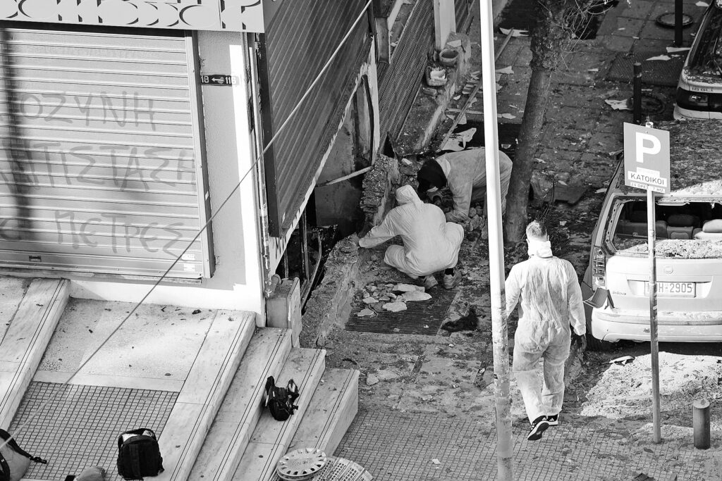 Εκρηξη βόμβας στη Θεσσαλονίκη: Ψάχνουν τους δύο καθοδηγητές και τον εντολέα