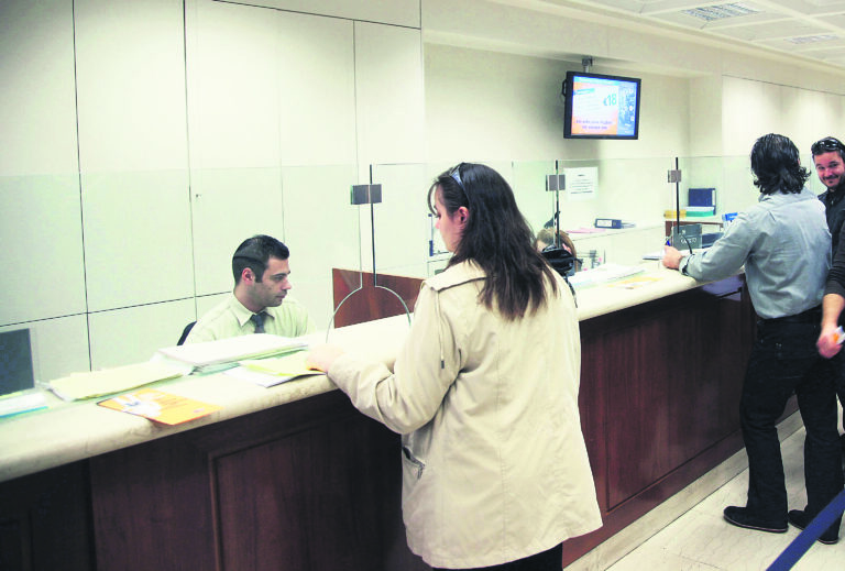 Αυτοί είναι οι νέοι βασικοί μισθοί των τραπεζικών υπαλλήλων [πίνακες]