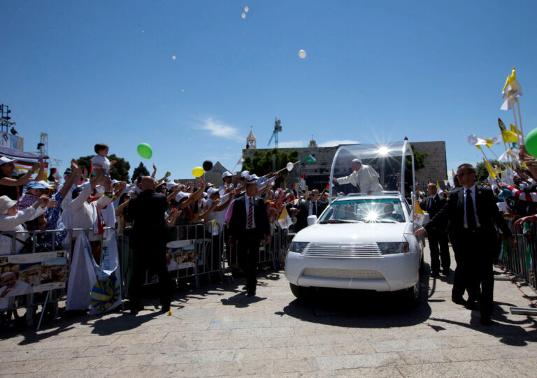 To Popemobile του Φραγκίσκου θα μετατραπεί σε κλινική για παιδιά