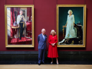 Αποκαλύφθηκαν τα νέα πορτρέτα του Βασιλιά Καρόλου και της Βασίλισσας Καμίλα