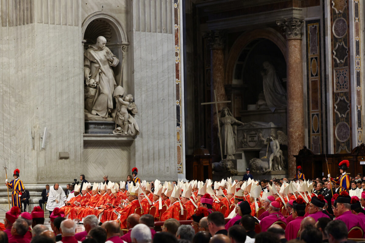 Δείτε live από το Βατικανό: Ξεκίνησε το Κονκλάβιο - Η ώρα των καρδιναλίων για την εκλογή του νέου Πάπα