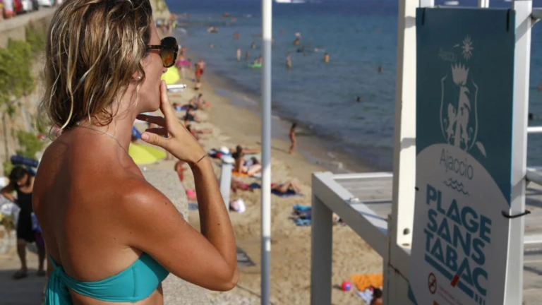 Γαλλία: Απαγορεύει το κάπνισμα σε εξωτερικούς χώρους όπου βρίσκονται παιδιά
