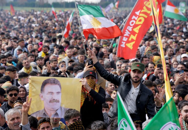 PKK: Τέλος για το κόμμα του Αμπντουλάχ Οτσαλάν – Σεβόμενο τον «Ηγέτη Άπο» έλαβε αποφάσεις «ιστορικής σημασίας»
