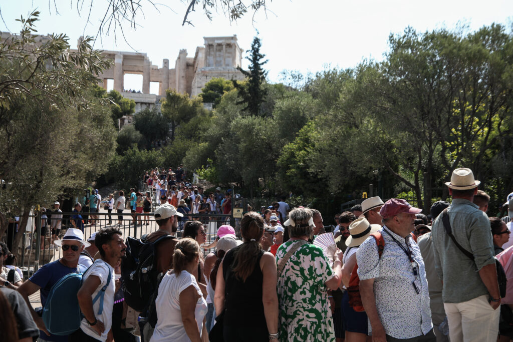 Εκτός λειτουργίας για 3 εβδομάδες το ασανσέρ της Ακρόπολης – Τι είπε η Λίνα Μενδώνη