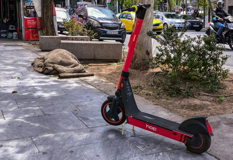 Ηλεκτρικά πατίνια: Έρχονται αλλαγές για το κέντρο της Αθήνας - Τι προβλέπει η νέα πολιτική