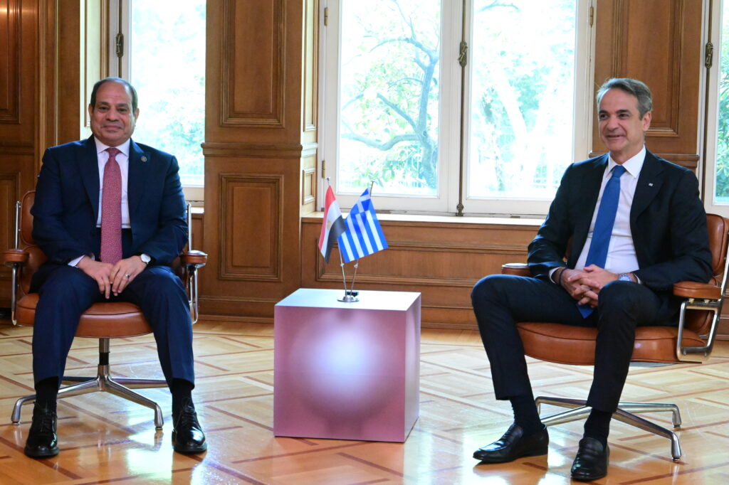 Στο Μέγαρο Μαξίμου αυτή την ώρα ο Φατάχ Αλ Σίσι – Σε εξέλιξη η συνάντηση με τον Μητσοτάκη