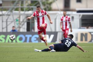 «Τρίποντο» γοήτρου με ανατροπή η Λαμία, 2-1 τον Πανσερραϊκό