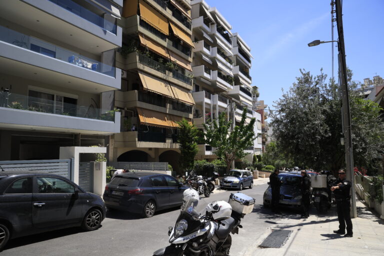 Νέα Σμύρνη: Όλο το δράμα πίσω από την οικογενειακή τραγωδία – «Τι έκανα» φώναζε ο πατέρας που μαχαίρωσε τον γιο του